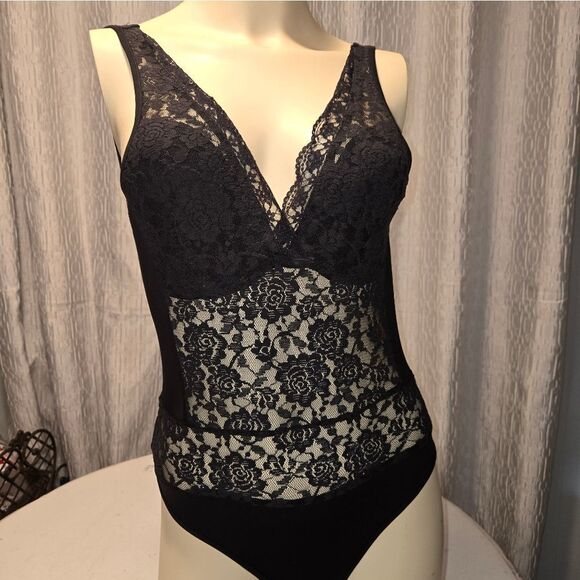 Elegant Black Lace Chemise Set Of 2 - Picture 9 of 13